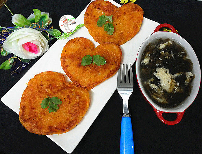 田园南瓜饼,田园南瓜饼,搭配紫菜汤蛋,真的太好吃了