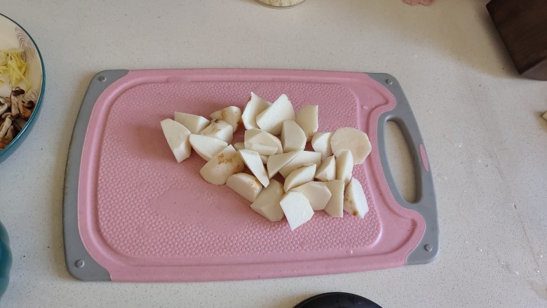芋头粥,切成小块