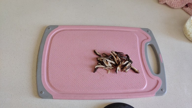 芋头粥,切成小片备用