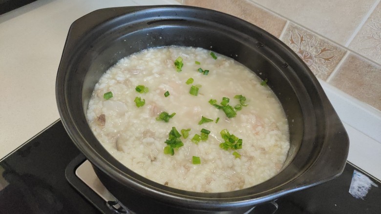 芋头粥,撒上适量葱花即可