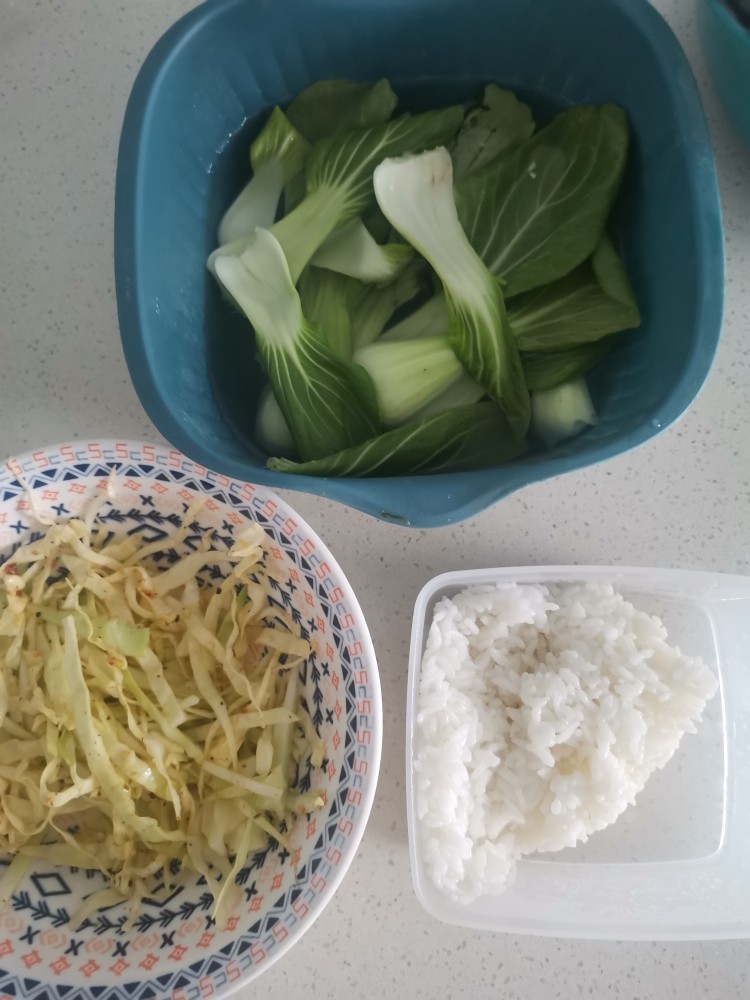 鸡排饭,准备配菜