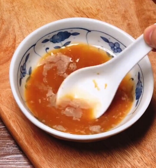 白菜卷肉,加油,<a style='color:red;display:inline-block;' href='/shicai/ 756'>鸡精</a>,盐。