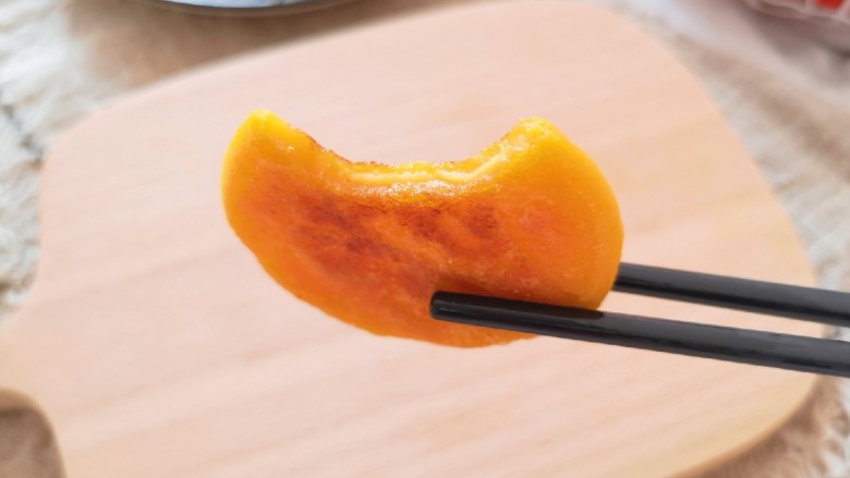 田园南瓜饼,咬一口,满嘴的芝士香味,看到中间的芝士了吗?