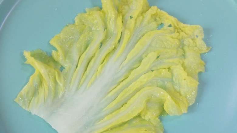 白菜卷肉,摊开叶子