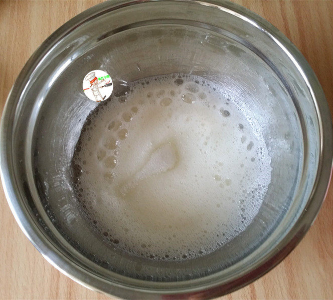 果子蛋糕,用电动打蛋器的中高速打发,期间分3次加入白砂糖