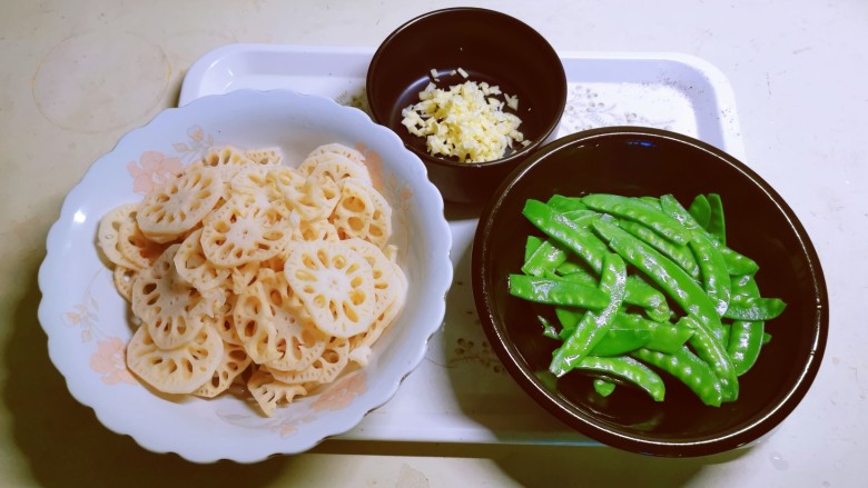 荷兰豆藕片,食材处理好了，控干水分备用。