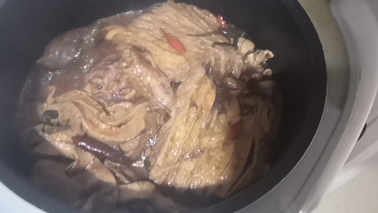 电饭锅卤味,正常煮饭键,中间可打开搅动一下底部