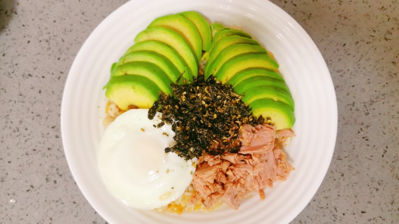 牛油果拌饭,芝麻海苔碎