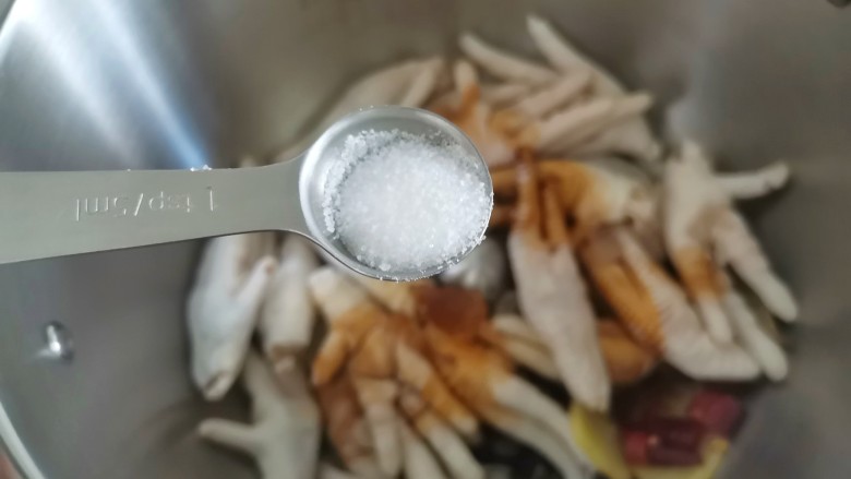 红烧鸡爪,盐,