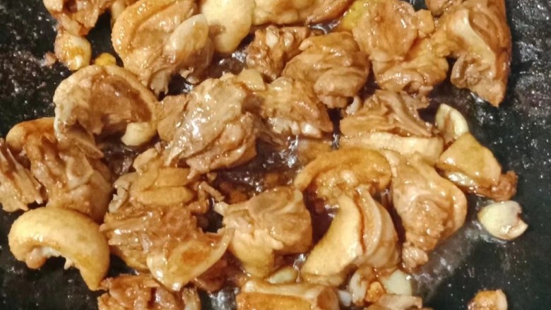 板栗玉米烧鸭,翻炒均匀