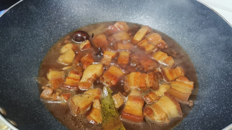 鹌鹑蛋红烧肉,小火慢炖30分钟