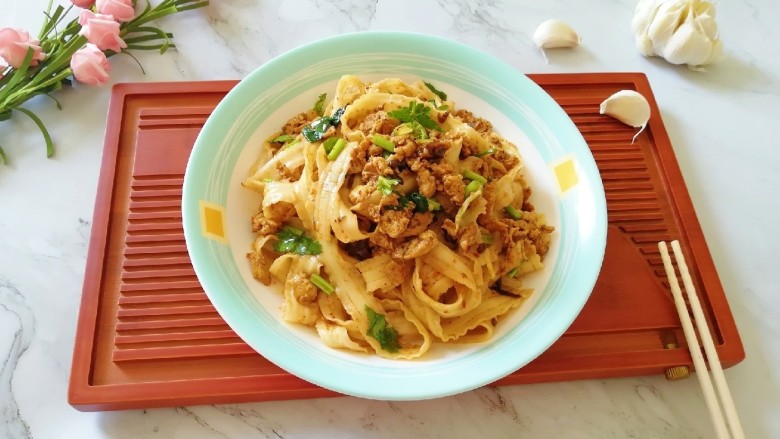 肉酱拌面,特别好吃!