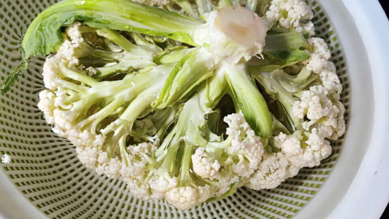 茄汁花菜,花菜梗朝上,浸泡半小时