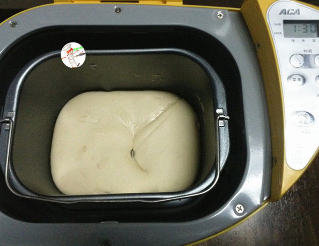 圣诞老人面包,团圆后重新放入面包机,发酵至2倍大