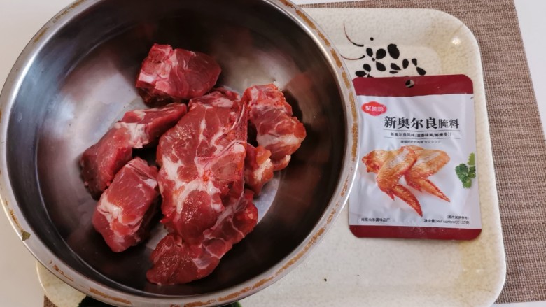 奥尔良烤排骨,食材准备好,新鲜的梅子排。