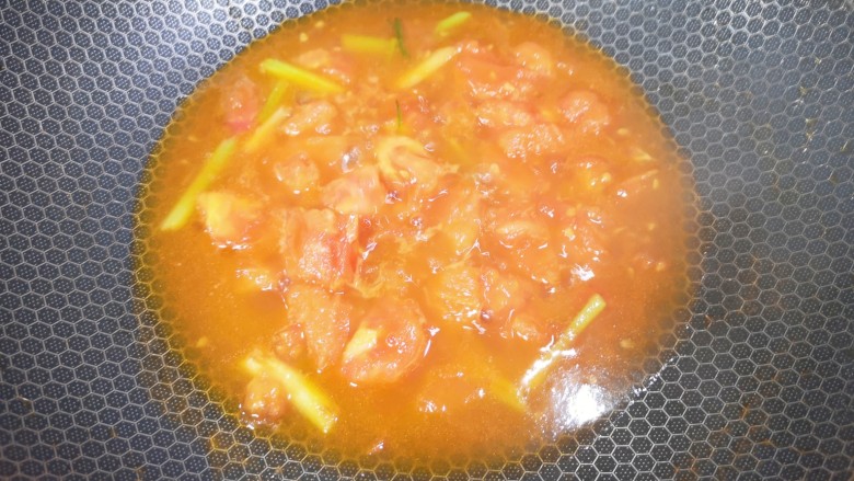 茄汁花菜,加入小半碗开水,放<a style='color:red;display:inline-block;' href='/shicai/ 10588'>糖</a>和盐调味。