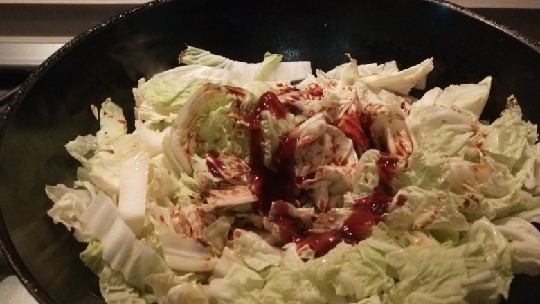 白菜烩小酥肉,加入<a style='color:red;display:inline-block;' href='/shicai/ 788'>生抽</a>,耗油