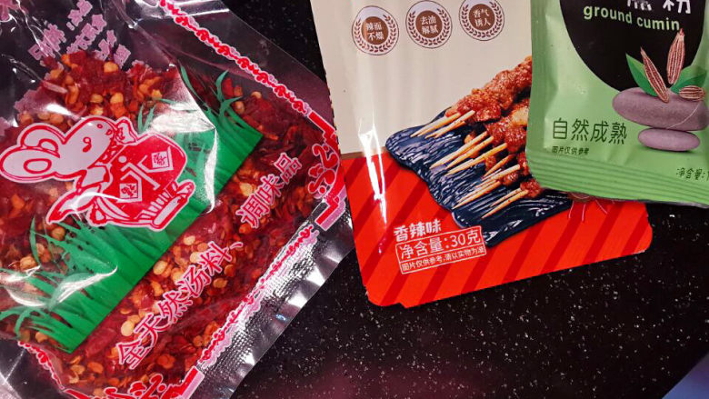 香酥五花肉,拌料调匀,可干锅煸香