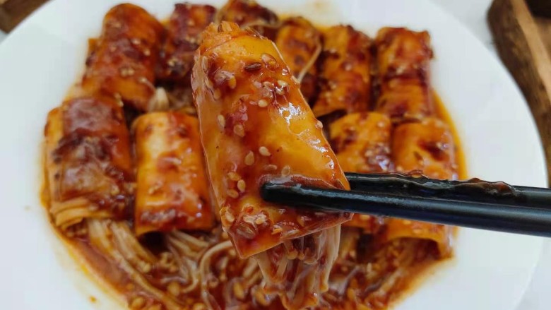 金针菇豆皮卷,嫩滑多汁