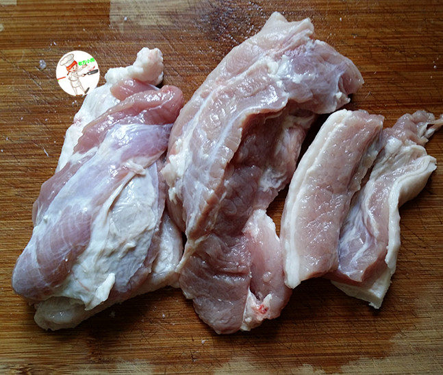 香酥五花肉,五花内洗净后,沥干水分