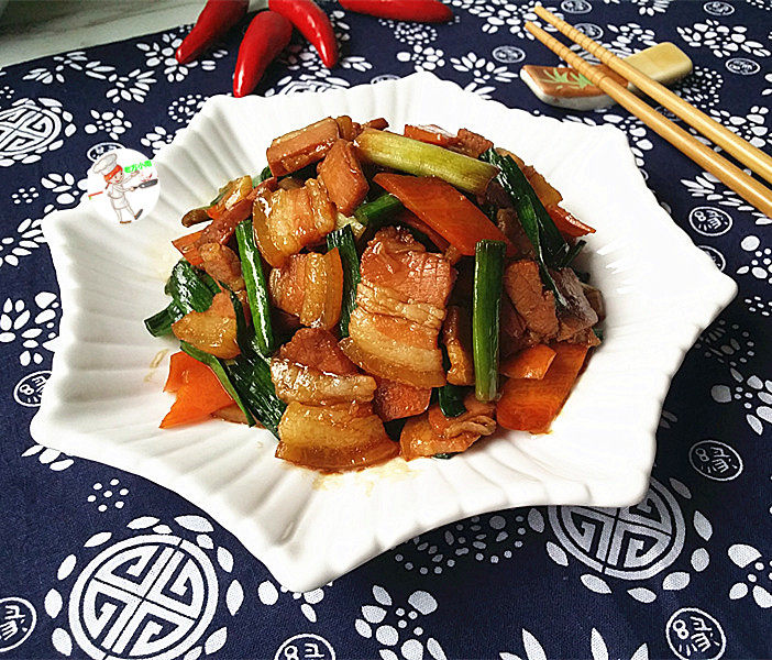咸肉炒大蒜,关火盛盘,一道家常版的咸肉炒大蒜就做好了