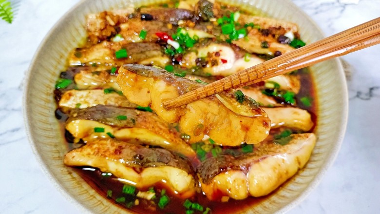 鼓汁蒸鱼腩,鱼肉嫩滑鲜美!