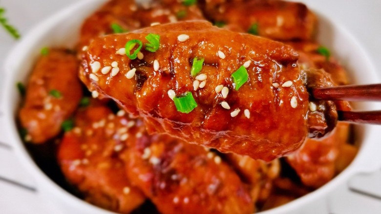 蜂蜜鸡翅,鸡翅入味好吃,芋艿好吃绝绝子。