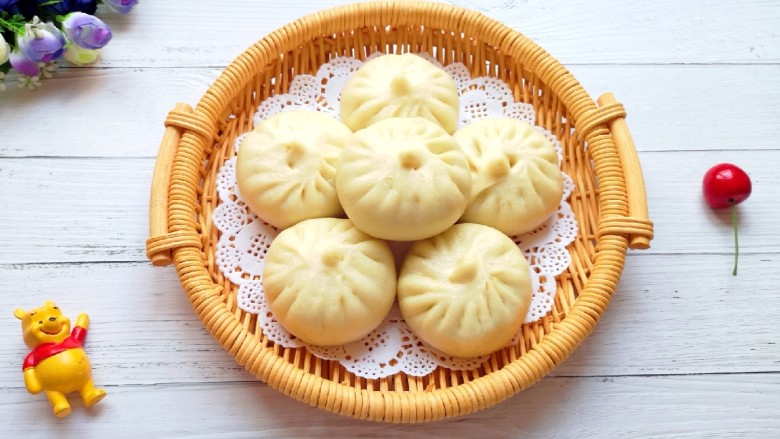 豆腐包子,凉水上锅,上汽后大火蒸12分钟关火,焖5分钟左右出锅。