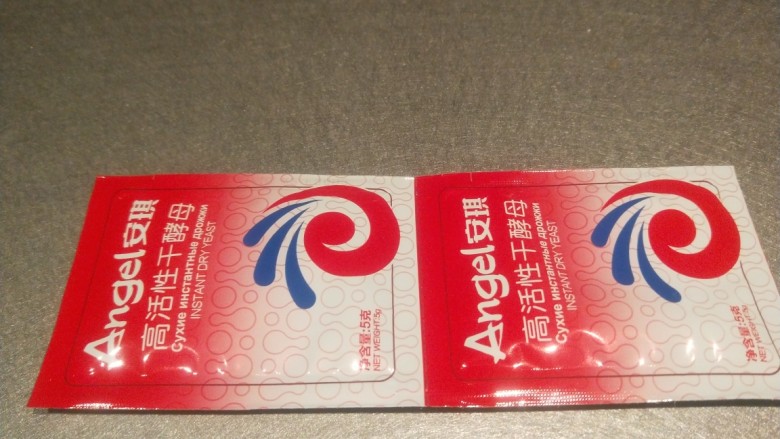 豆腐包子,酵母10克,<a style='color:red;display:inline-block;' href='/shicai/ 3729'>白糖</a>40克