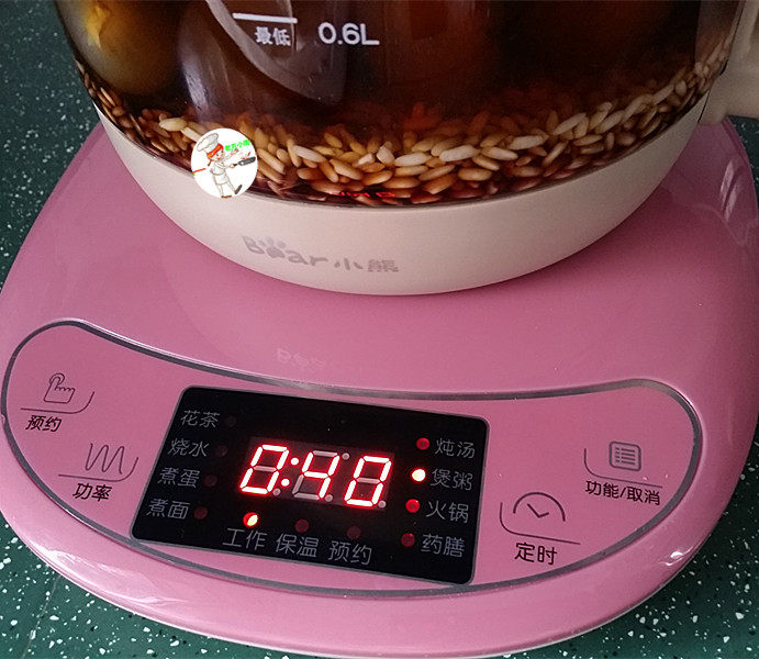 桂圆红枣八宝粥,选择养生壶上面的煲粥功能,时间需要40分钟左右