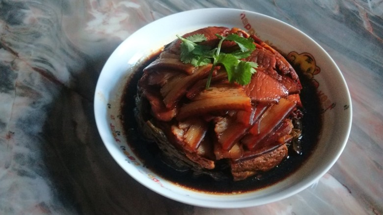 香干蒸腊肉,在拿开碗就可以吃了