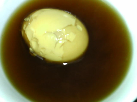 益母草鸡蛋汤,出锅,饮汤食蛋。