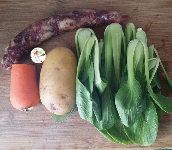 腊味糯米饭,准备做煲仔饭的食材,大家也可以自家喜欢添加其它食材