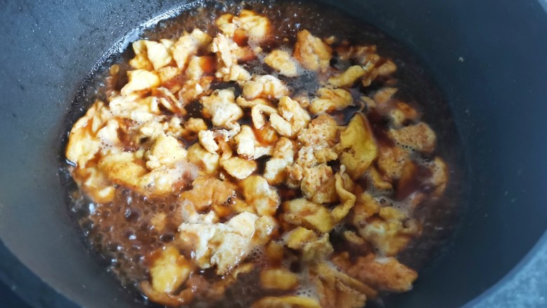 鸡蛋酱拌面,煮开,