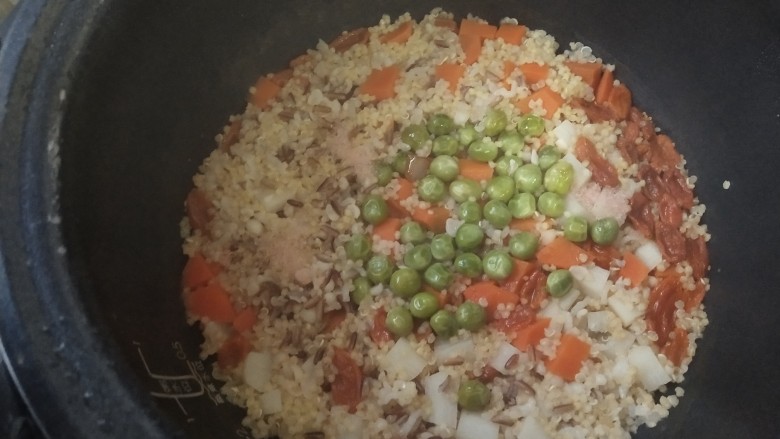 #闹元宵#时蔬杂粮饭,饭煮好了,放入粉盐