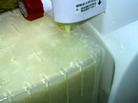 #闹元宵#自制卤水豆腐,温度降至95度,豆腐机自动将豆浆冲入装有卤水的豆腐盒中