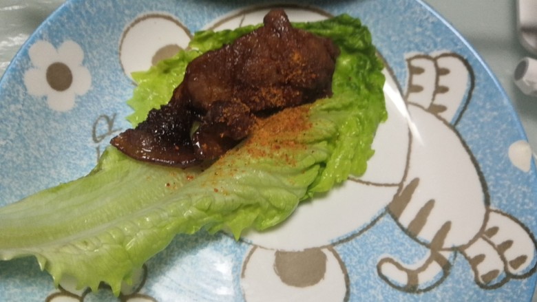 空气炸锅烤五花肉,撒上烧烤撒料更香