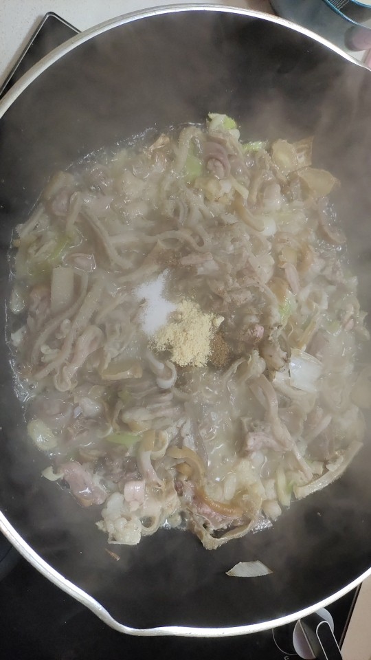#闹元宵#羊杂汤,加入姜粉,花椒粉和食盐