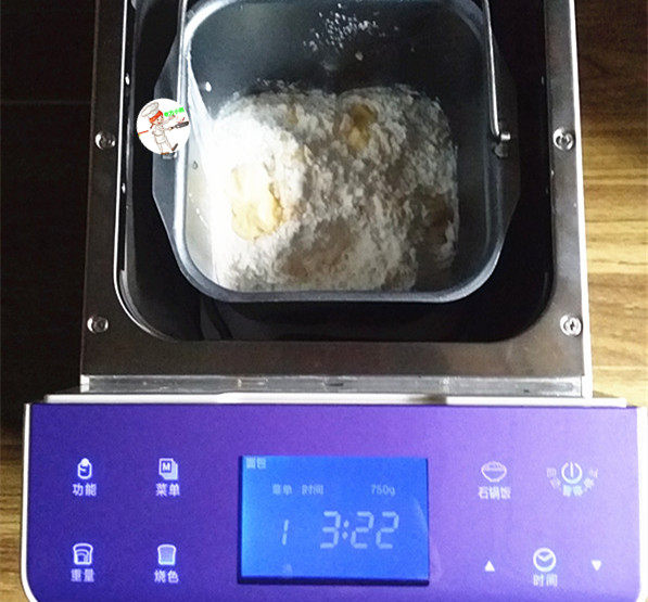 蔓越莓甜面包(一键式),将面包桶放入面包机中