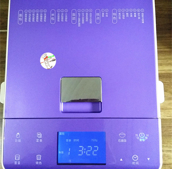 蔓越莓甜面包(一键式),最后合上盖子,选择烧色:浅,重量:750克,再启动甜面包程序,时间为3小时22分钟