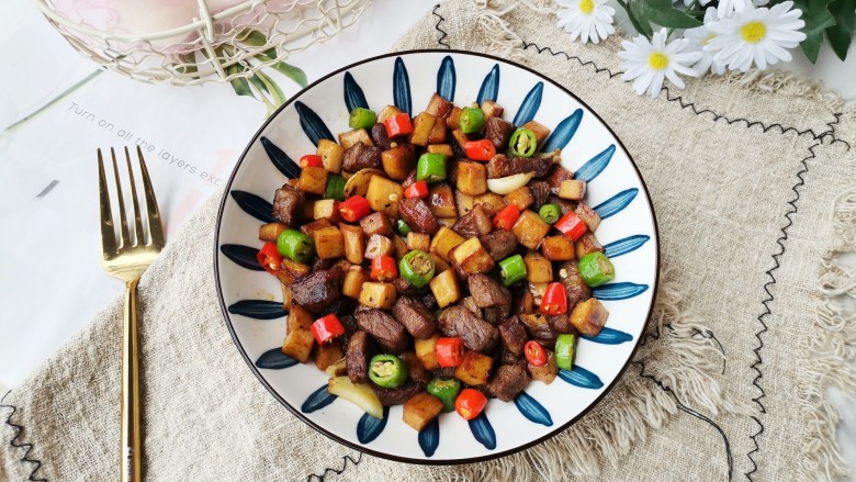 #闹元宵#好吃又下饭的杏鲍菇牛肉粒,炒匀出锅。