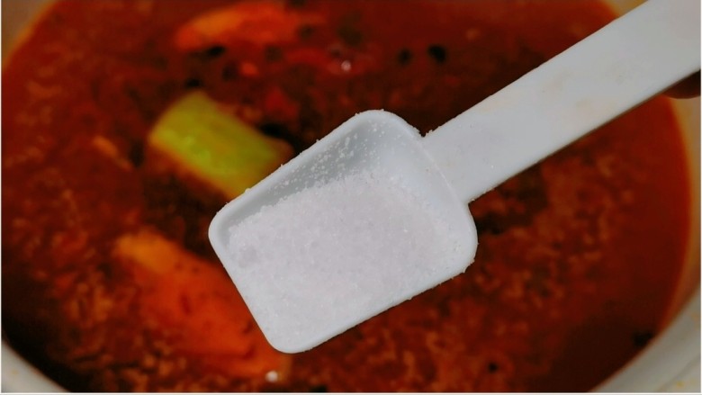 好吃到没朋友的鸭血豆腐粉丝汤来啦!,放入2勺盐