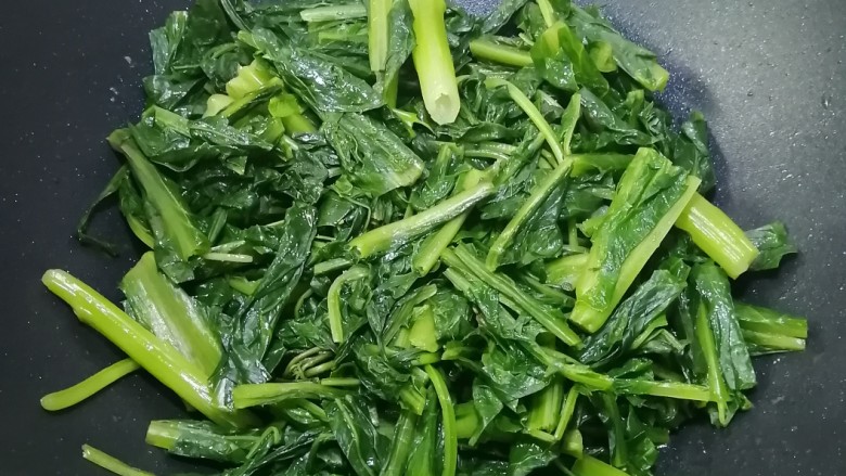 清炒油麦菜,加入油麦菜