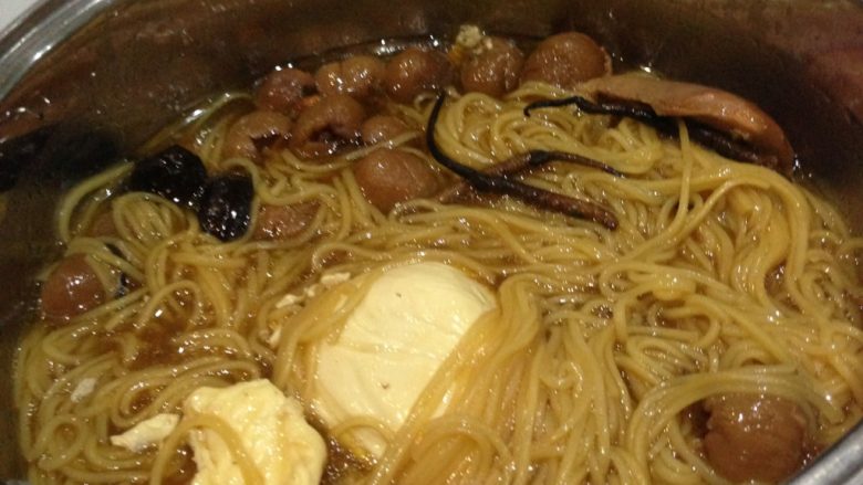 冬虫草炖鸡汤面