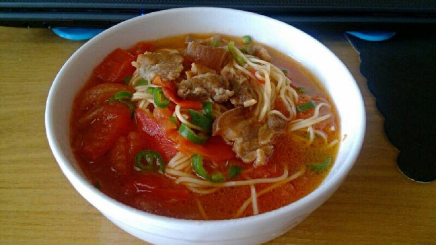 酸辣虾子面