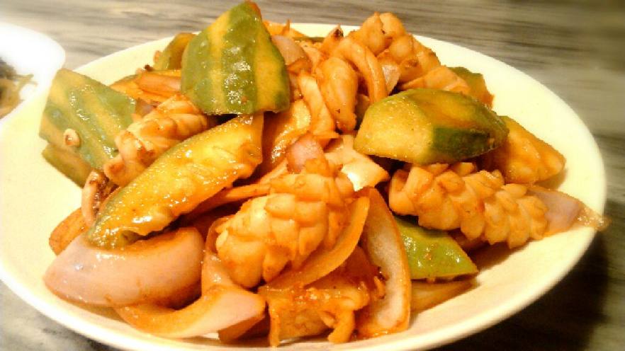 姜葱鲜鱿炒丝瓜