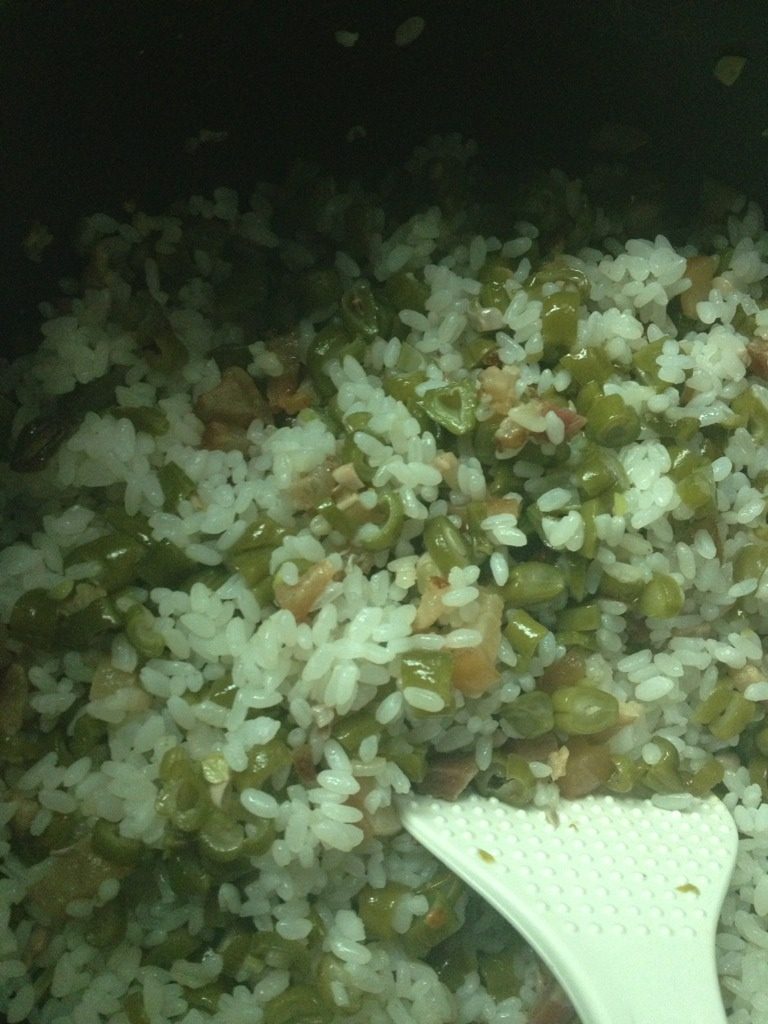四季豆腊肉饭,如图