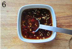 糖醋蚕豆,调匀成调味汁,备用