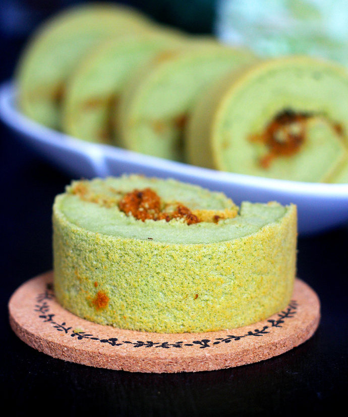 抹茶戚风肉松卷