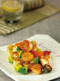 牛油果煎带子,如图
